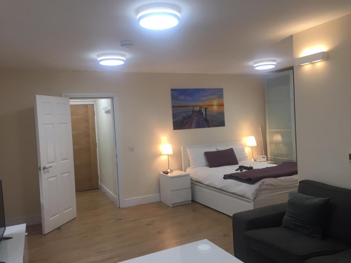 Appartamento Westminster House Slough Esterno foto
