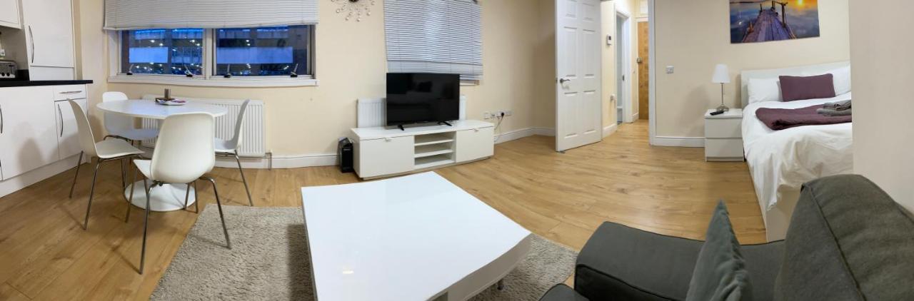 Appartamento Westminster House Slough Esterno foto