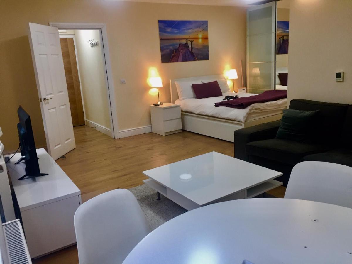 Appartamento Westminster House Slough Esterno foto